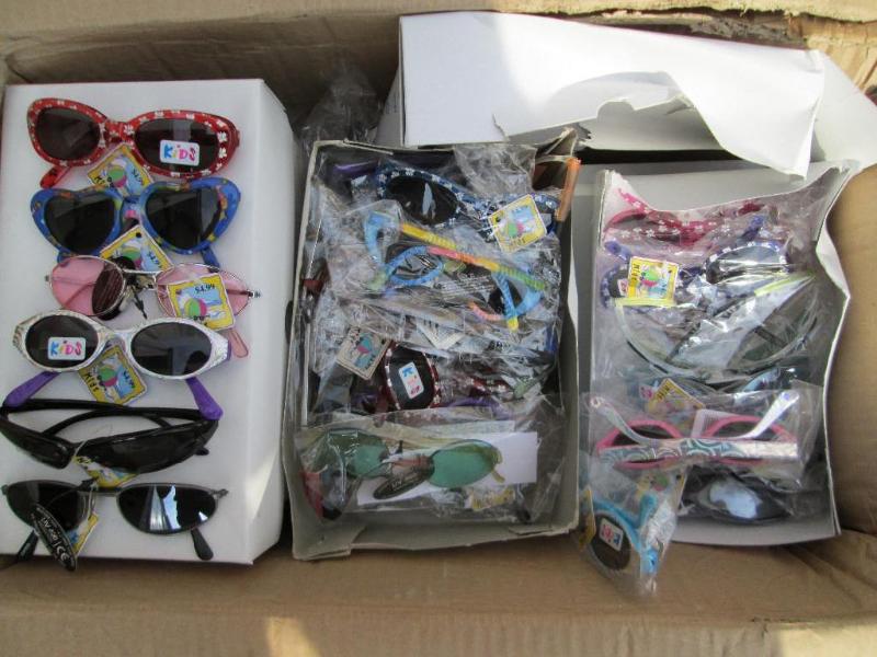 Lot of approximately 15 boxes of su...