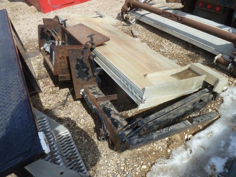 lot 14 image: Tommy Lift Gate 3000 lb hydraulic ...