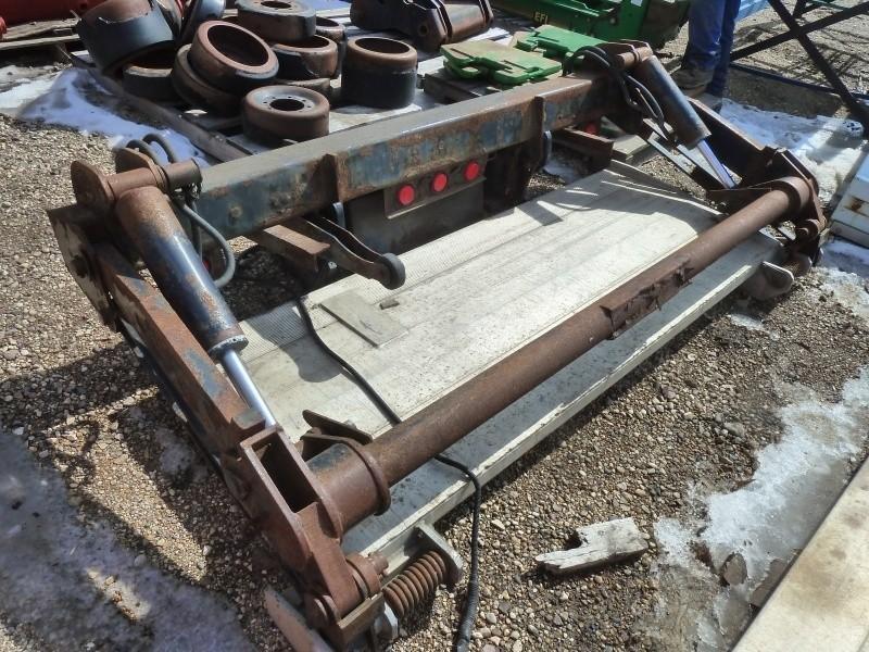 lot 15 image: Tommy Lift Gate 3000 lb hydraulic ...