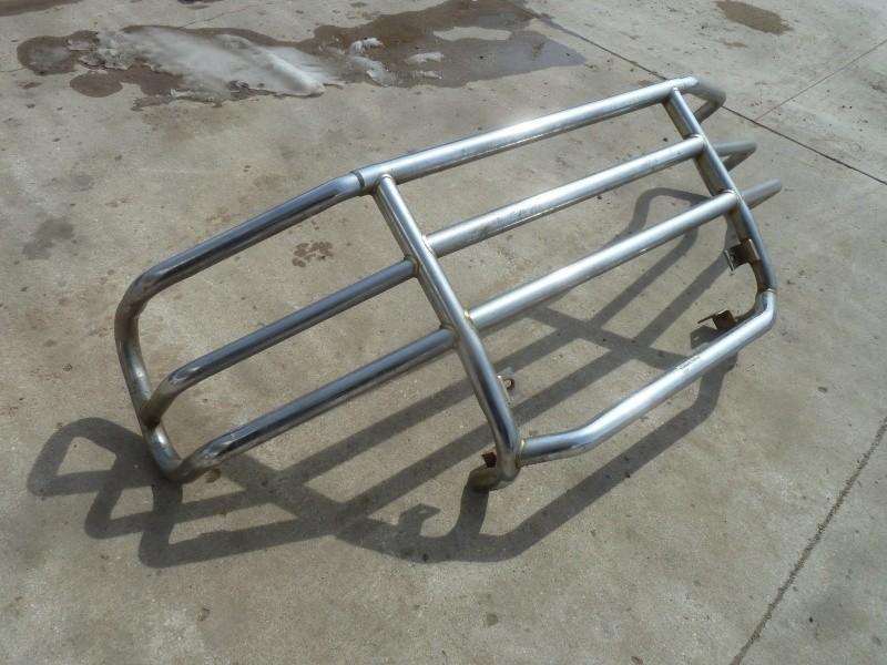 lot 19 image: Chevy cattle guard Fits 1999 12 t...