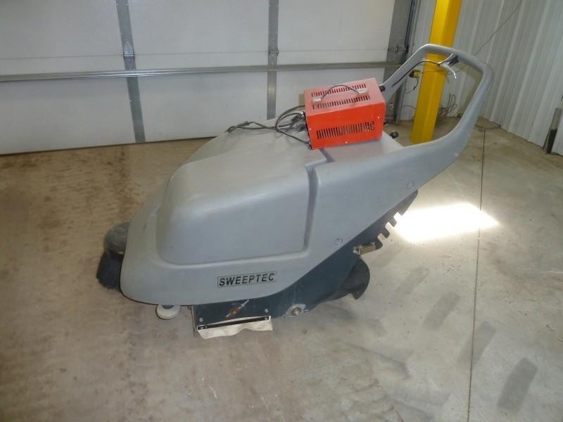 lot 21 image: 2003 Sweeptec floor sweeper 24&quo...