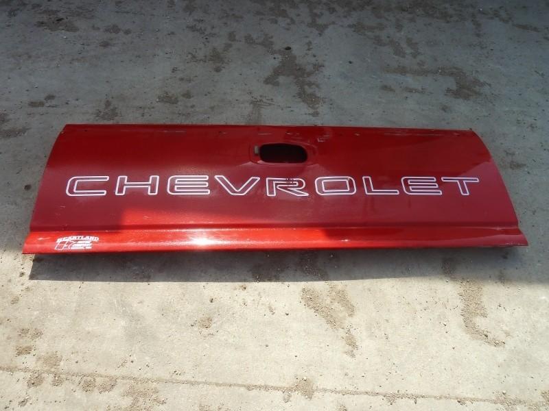 lot 26 image: Chevy tail gate Fits 2006-2008 GM ...