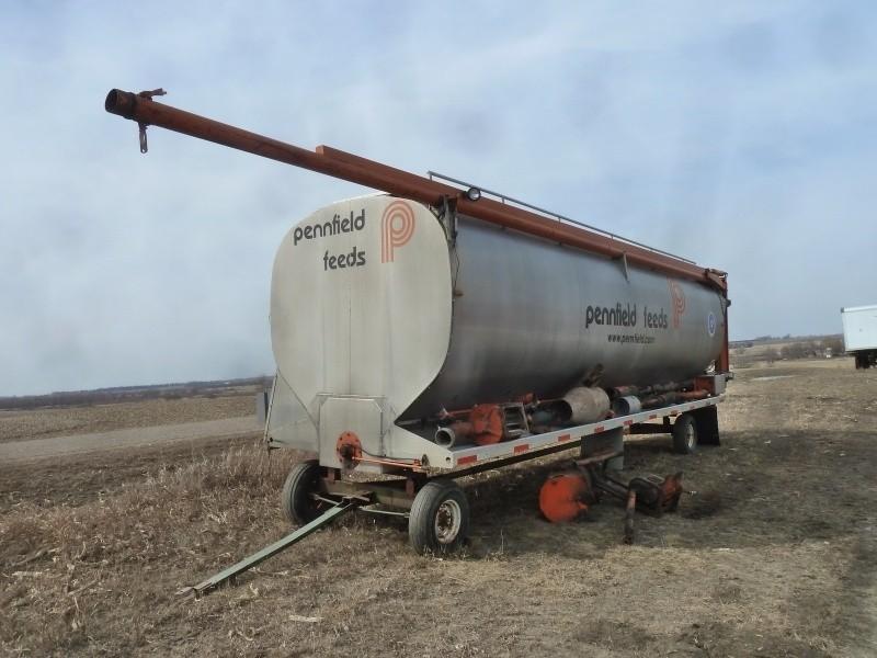 lot 4 image: 1998 Walinga Feed Body Has pneumat...