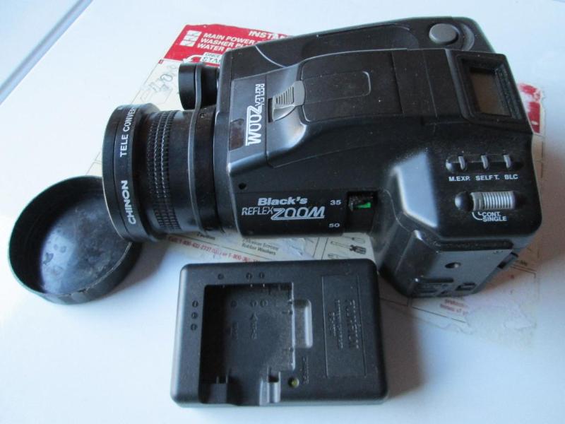 lot 113 image: Chinon 35mm camera with zoom lense....