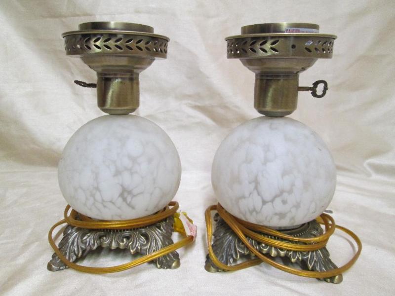 lot 128 image: Pair of nice globe bottom electric ...