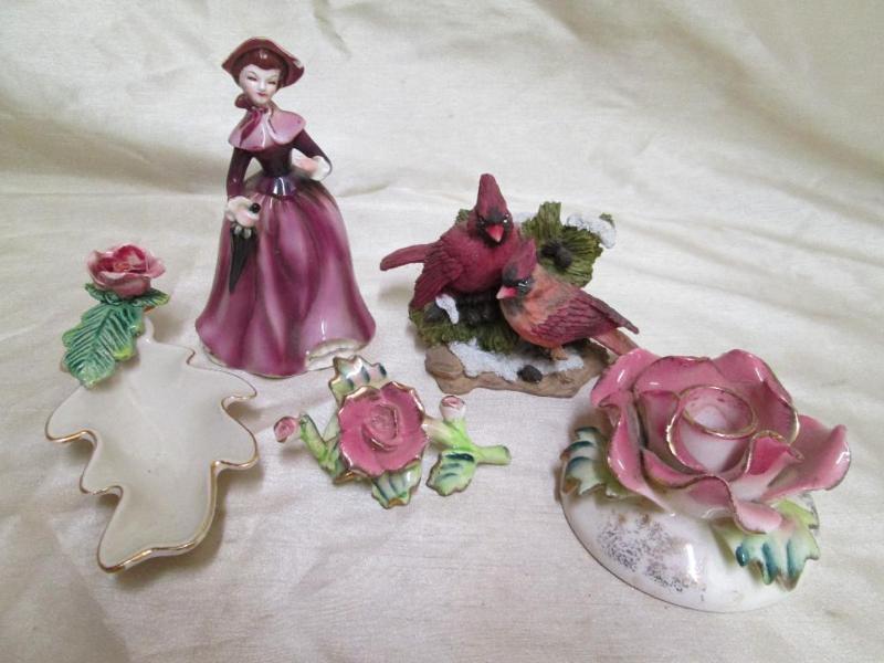 lot 129 image: Lot of vintage porcelain dcor. The ...