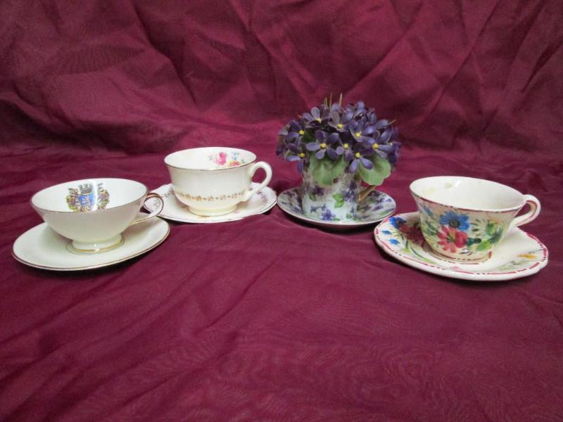 lot 130 image: Lot of vintage tea cups. Tettau, Ba...
