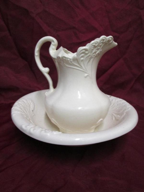 lot 133 image: Wash basin and pitcher in good cond...