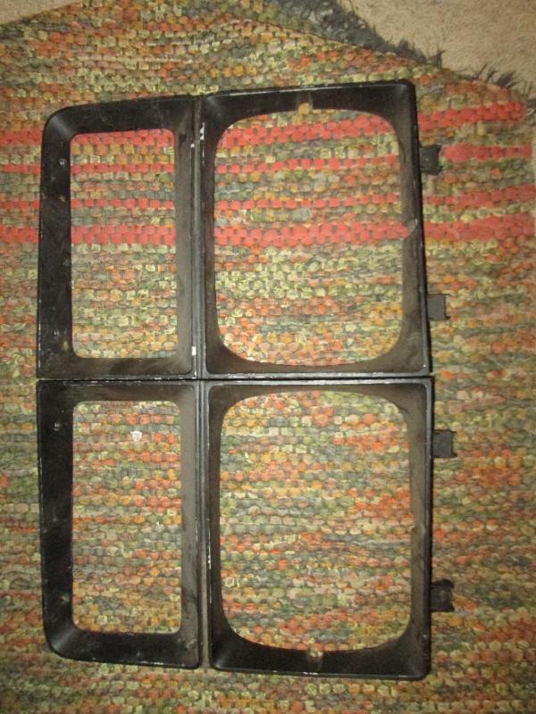 lot 14 image: Plastic frames...