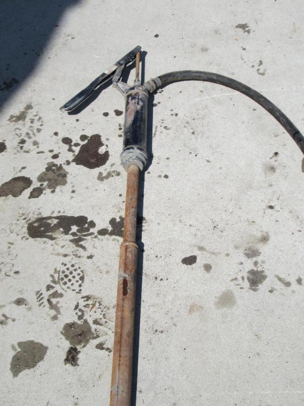lot 16 image: Barrel Pump...