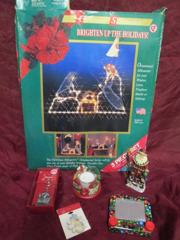 lot 161 image: Miscellaneous Christmas decorations...