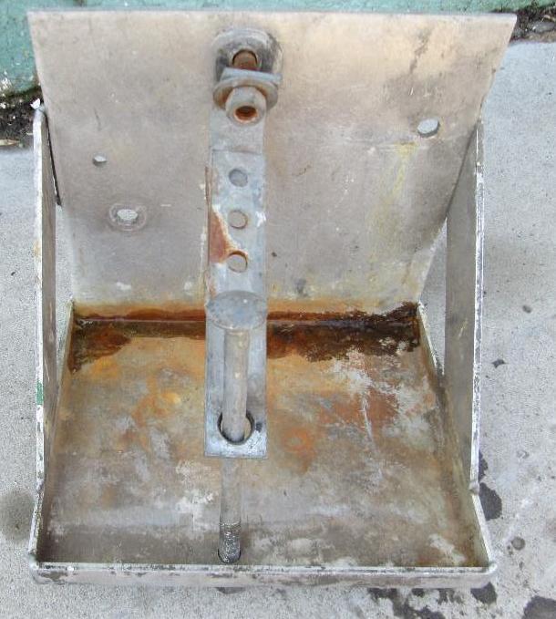 lot 17 image: Aluminum battery box...