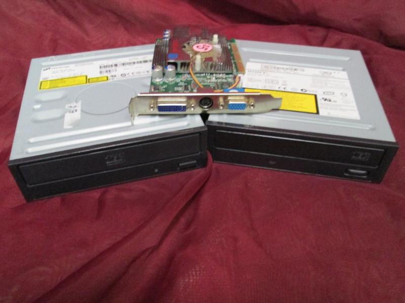lot 176 image: Lot of CD-RRW drives and additiona...