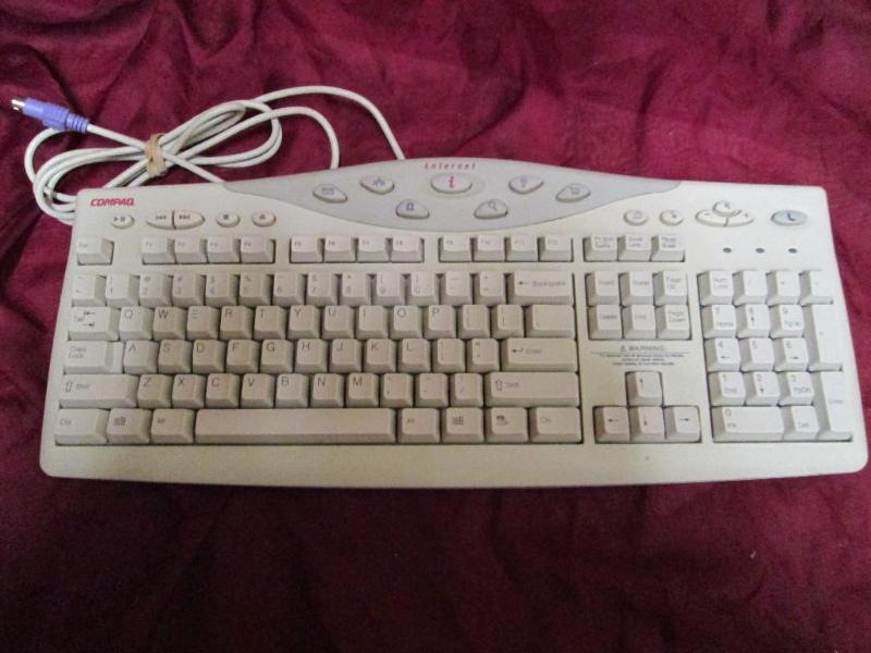 lot 198 image: Compaq keyboard. New but no box or ...