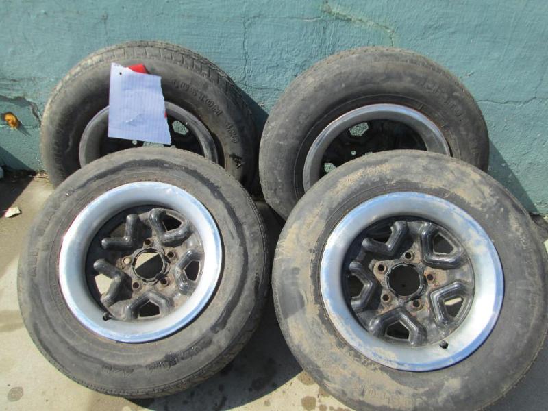 lot 2 image: Set of 4 Custom 428 All Season tire...