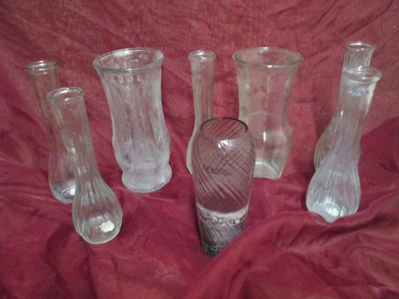 lot 200 image: Lot of flower and bud vases....
