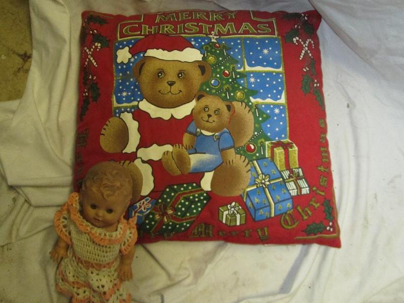 lot 204 image: Holiday seasonal pillow...