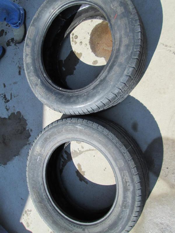 lot 28 image: 2 Michelin LTX MS P275  60 R20 ti...