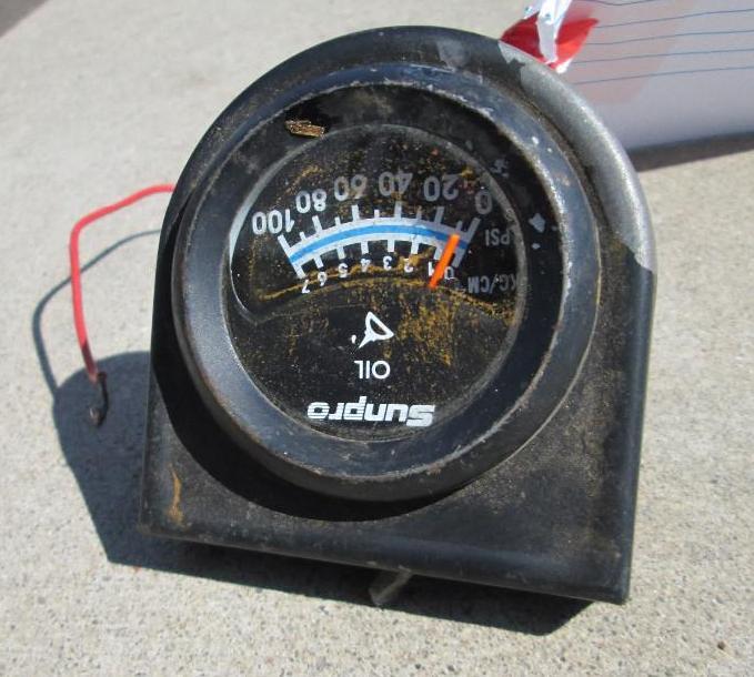 lot 29 image: Sunpro oil pressure guage...
