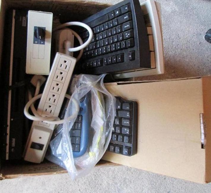 lot 55 image: Box of miscellaneous computer acces...