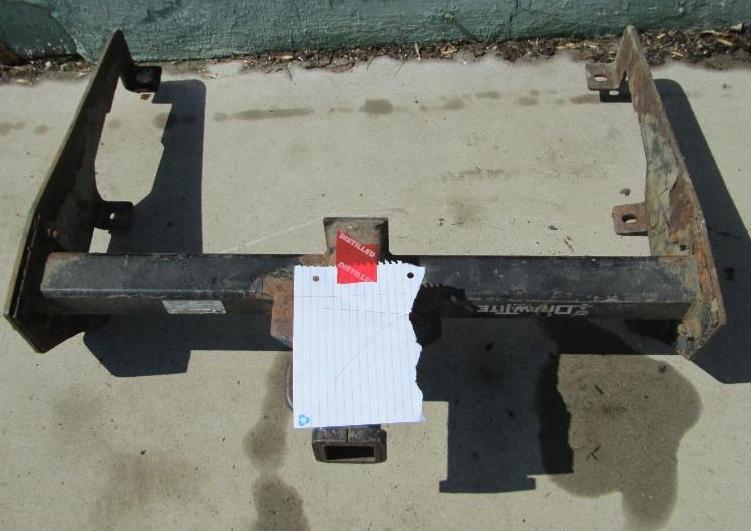 lot 7 image: Reciever hitch off 80s Chevy - Dra...