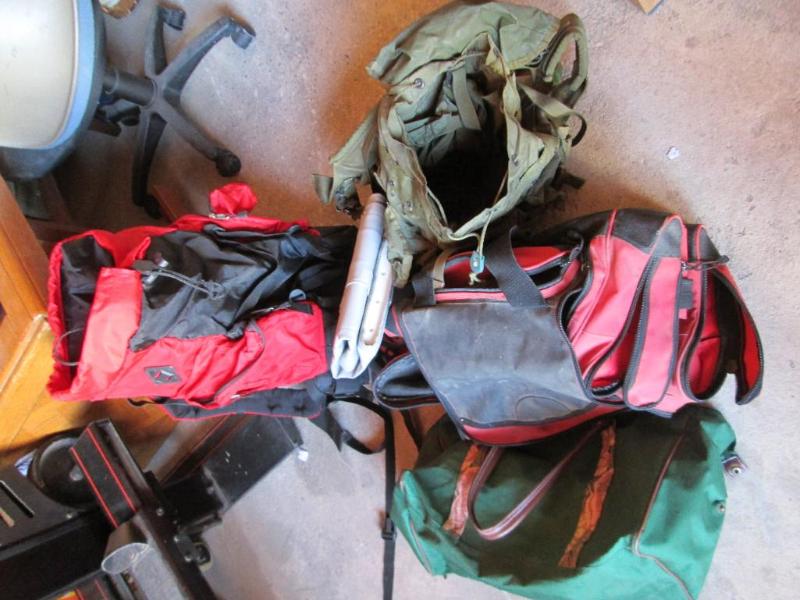 lot 76 image: Miscellaneous bags and back packs....