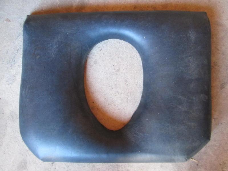lot 95 image: Padded seat cover for portable toil...