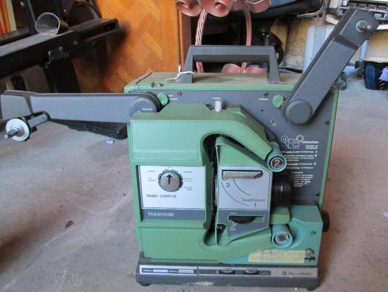 lot 99 image: Vintage Belle Howell Filmosound 16m...