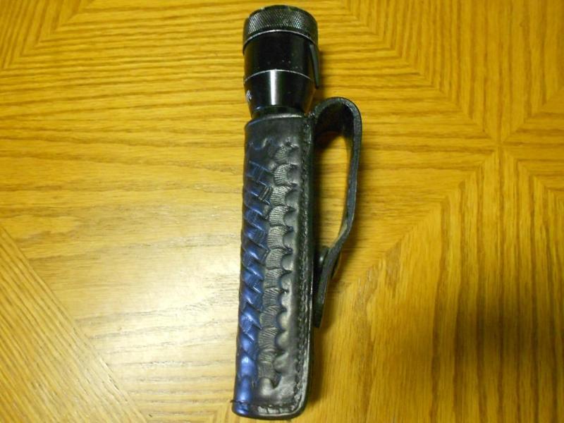 Kroll Inc deputy belt Flashlight Ho...