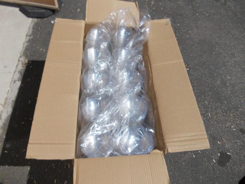 New Case Of 250 60 Oz. Plastic Tubs...