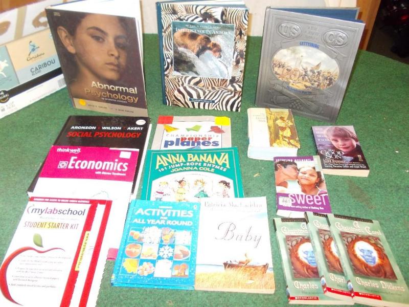 Lot Of Text Books (Psychology, Econ...