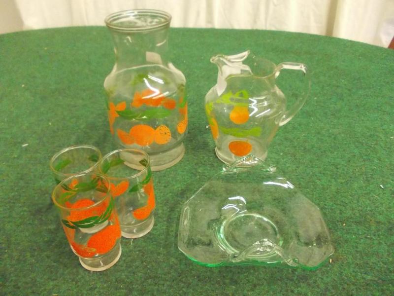 lot 15 image: 2-Orange Juice Servers, 3 Juice Gla...