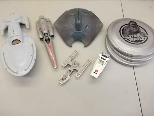 lot 24 image: Collection Of Star Wars Vehicle &am...
