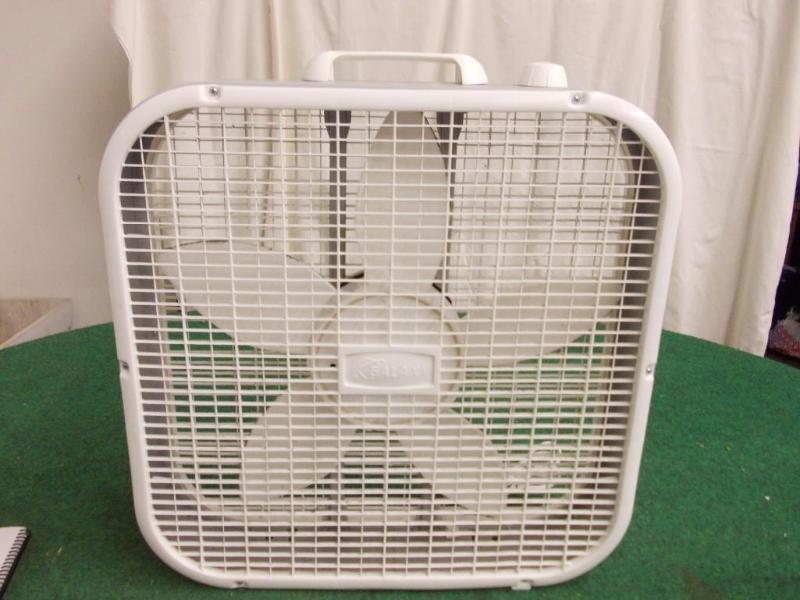 lot 75 image: Galaxy 3 Speed Box Fan Works...