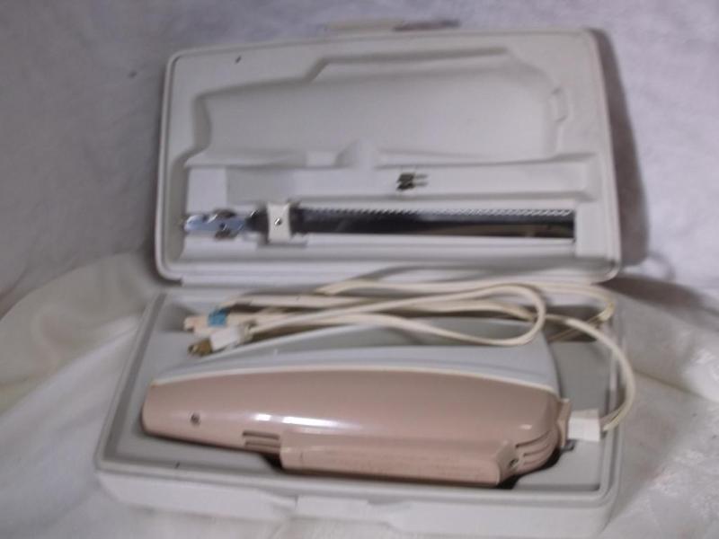 Deluxe electric carving knife in ca...