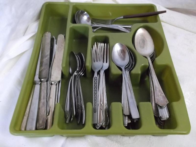 Lot of silverware 15 butter knives ...