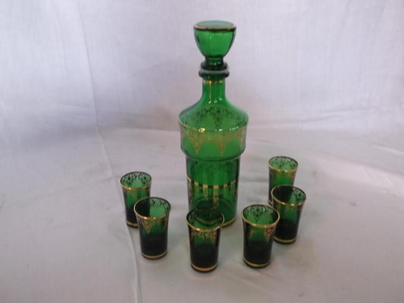 Decanter with six shot glasses gold...