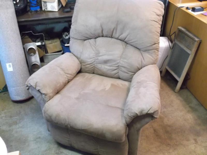 Brown powered recliner works great ...