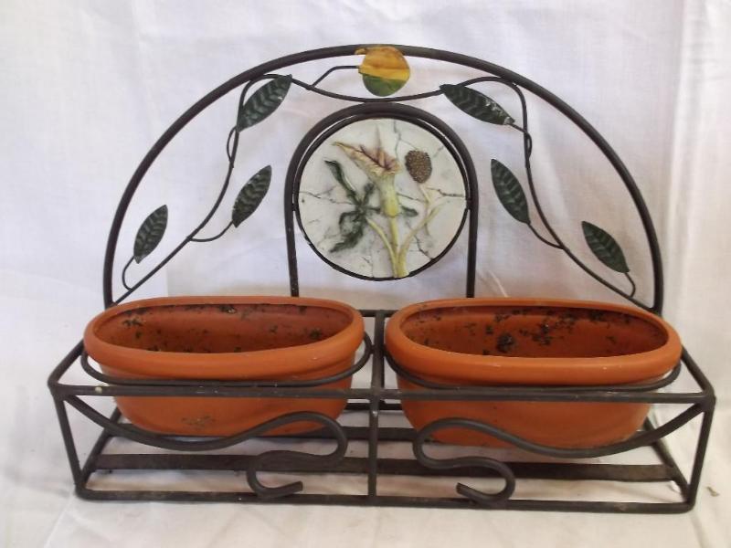 Cute metal flower planter with 2 ce...