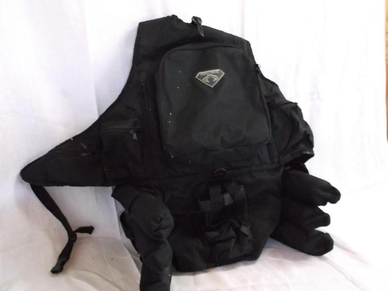 Paint Ball Vest with 6 paintball co...