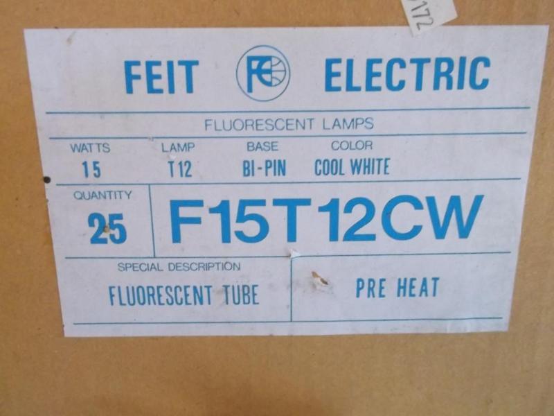 1 Case Fluorescent lamps quantity 2...