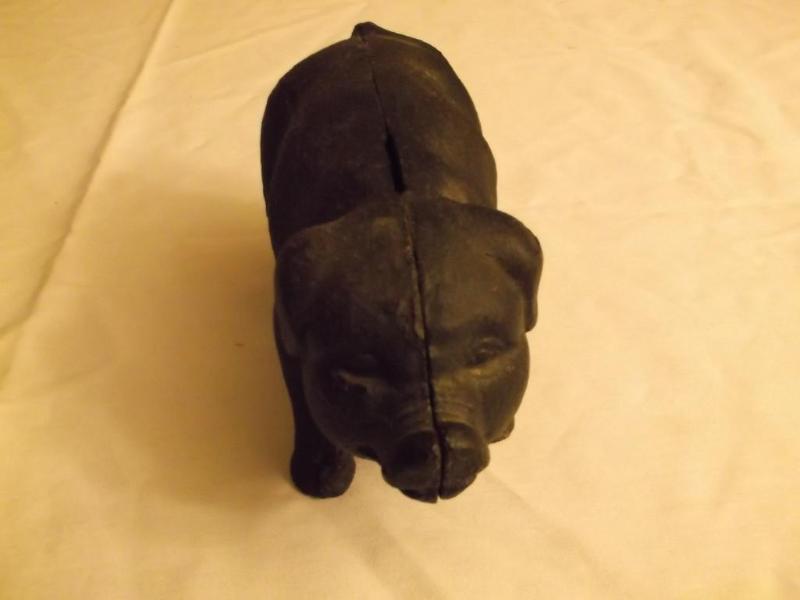 Heavy cast iron pig bank in great s...