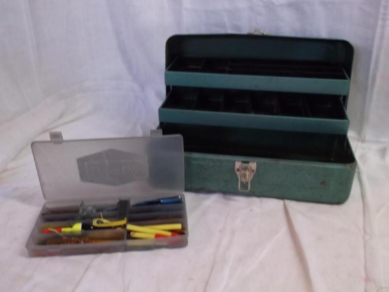 Vintage metal tackle box includes s...
