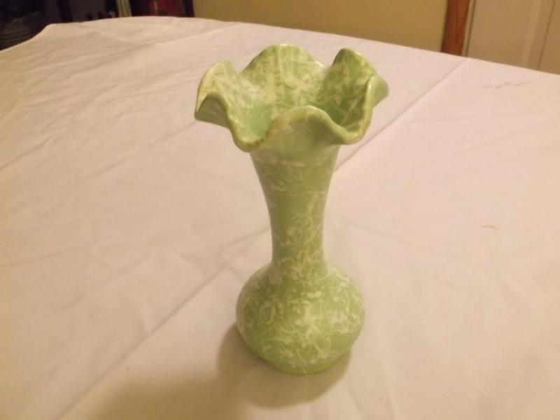 Very nice Shawnee vase made in U.S....