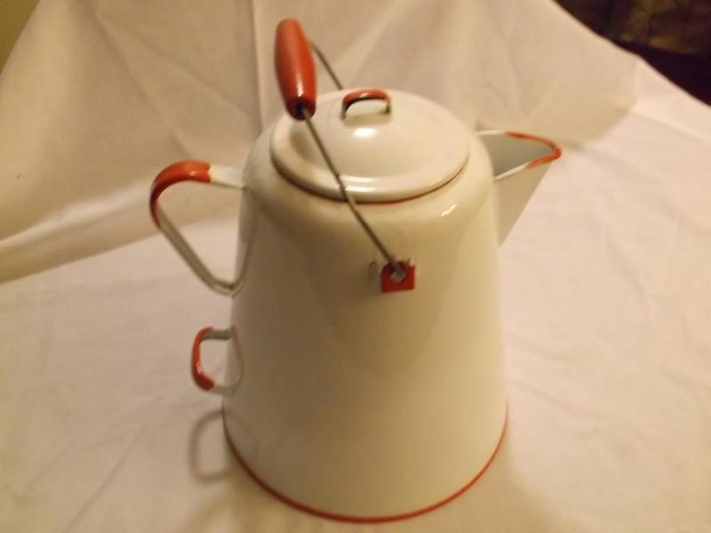 Large coffee pot in great shape. Th...