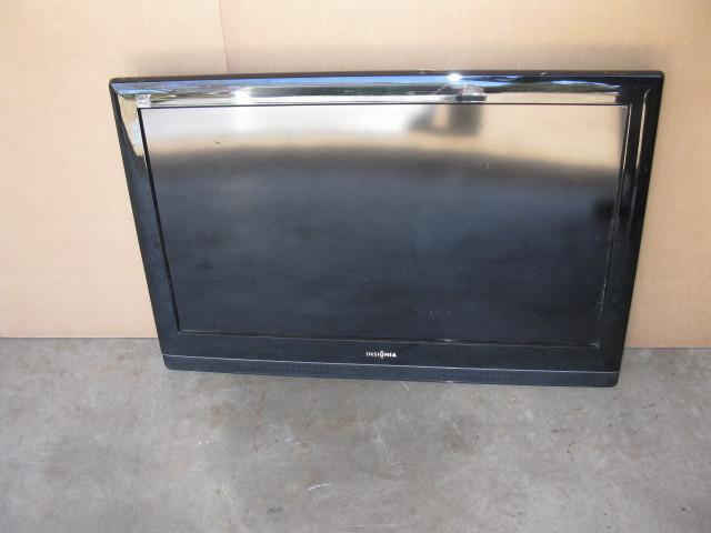 lot 13 image: Insignia 32 inch flat screen-works ...