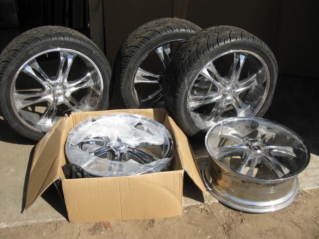 lot 15 image: Incubus 24" rims and tires, 3 ...