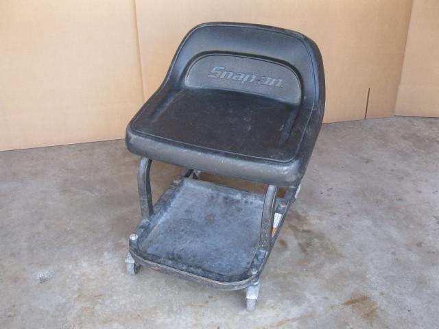 lot 21 image: Snap-On rolling mechanics stool...