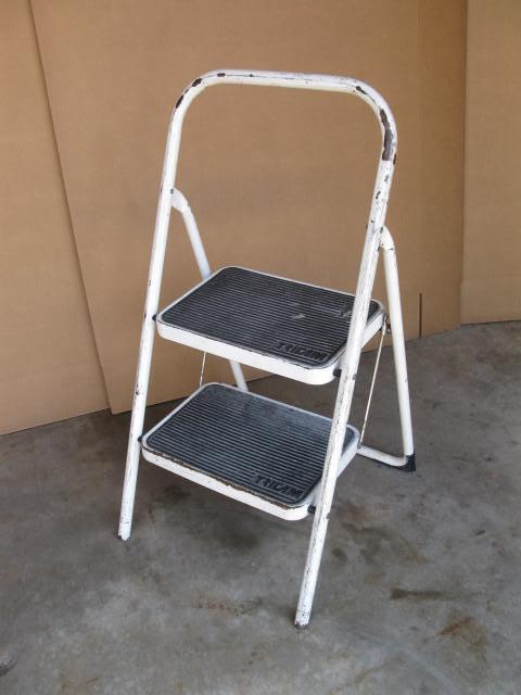 lot 28 image: Step stool...