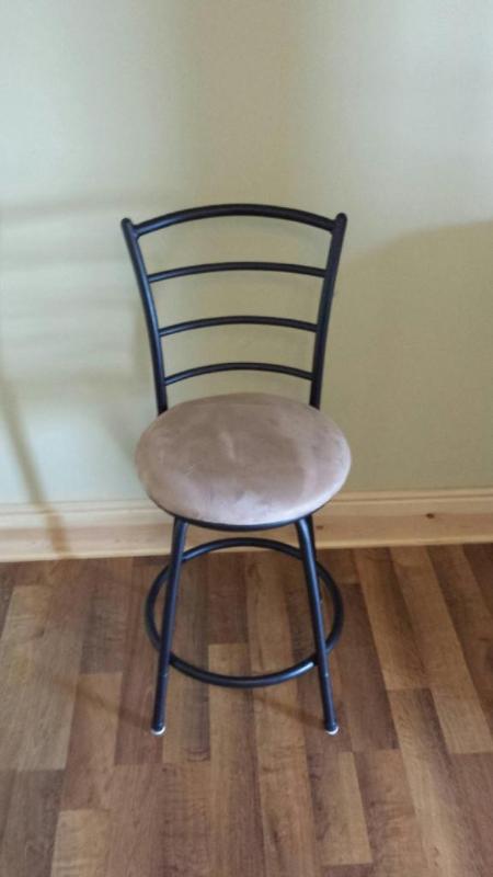 lot 39 image: qty 2, bar stools, new in box, asse...